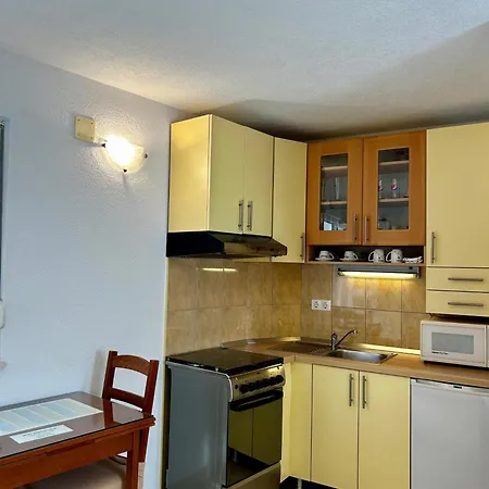 Dinka * Τρογκίρ